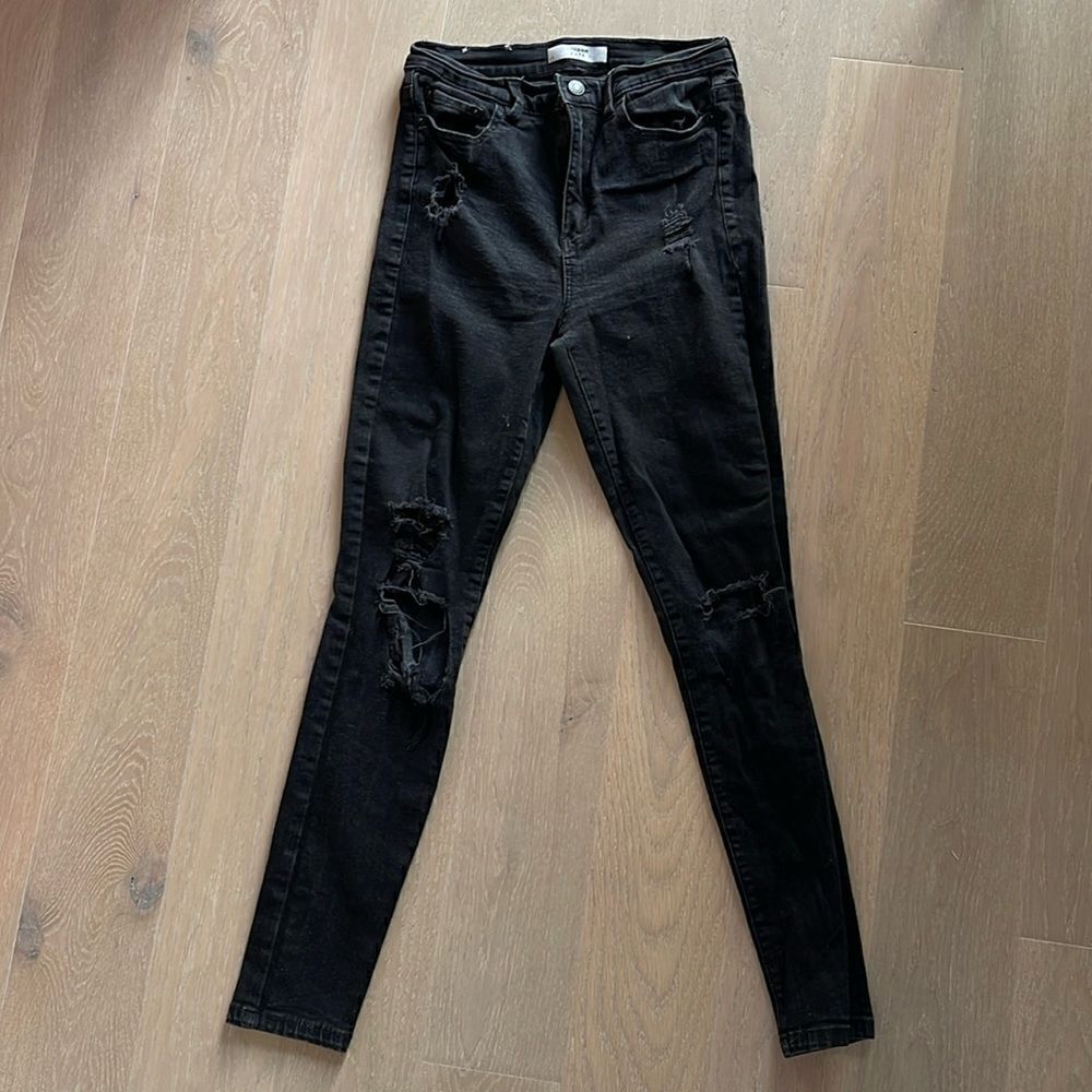 Kate Skinny Jeans, Distressed Black, Size 27